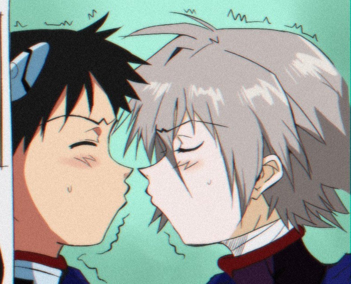 236kawoL's tweet photo. Kissing to prove their straight! https://t.co/L5YOZPktfu