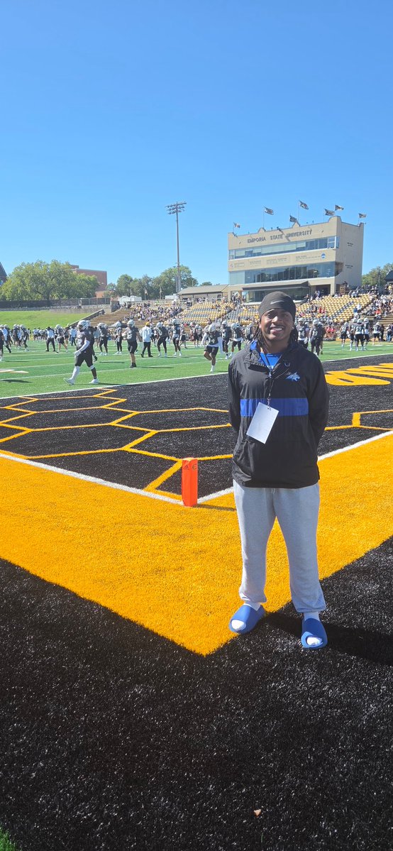 Loganp_2027's tweet photo. Had a great time on campus today at @esuhornetsfb The atmosphere was insane and they ultimately got the job done with a 34-22 victory against Missouri Western! Can’t wait to be back! #Stingersup @BCBobcatsFB @Coach_Boogaard @CoachCash1 @CoachBStone_ https://t.co/9LSuYtIpox