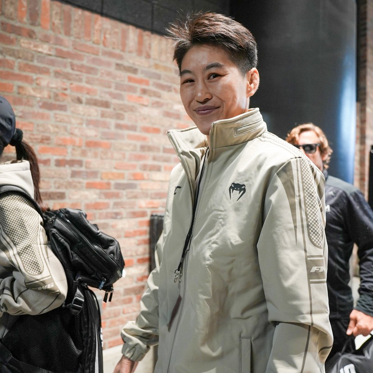 Who will become the flyweight champion?!

@​NataliaSilvaUFC & Wang Cong have arrived for their title fight at #UFC332!

[ LIVE NOW on @​ParamountPlus and @​CBS 