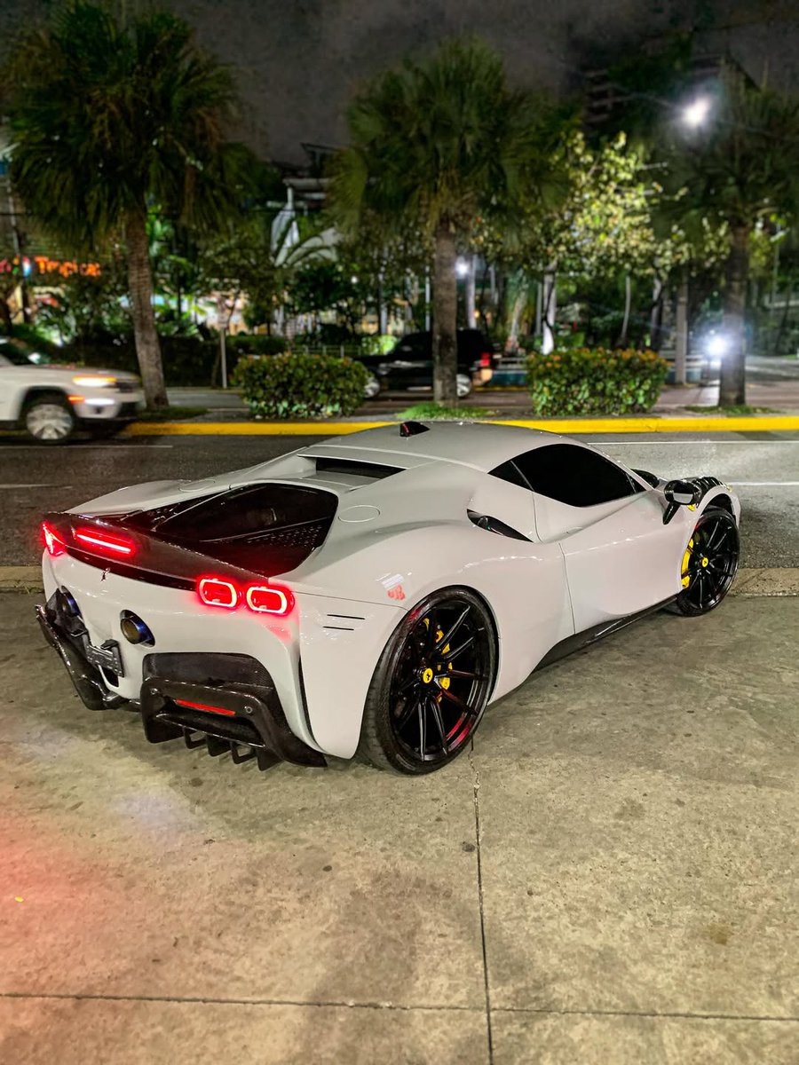 ApexDistrictX's tweet photo. Ferrari SF90 Stradale. 🐎 https://t.co/TxcK8LwU42