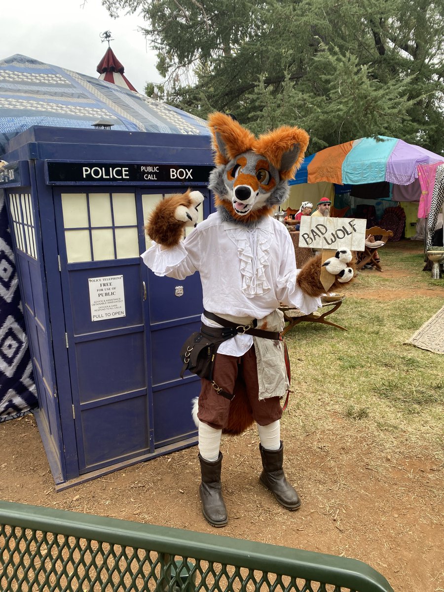 ArroyoCoyote's tweet photo. Oops, late post! Had tons of fun at a local renaissance faire and made tons of people smile :D 
I loved meeting so many friendly characters around! https://t.co/2iMTI4NcPq