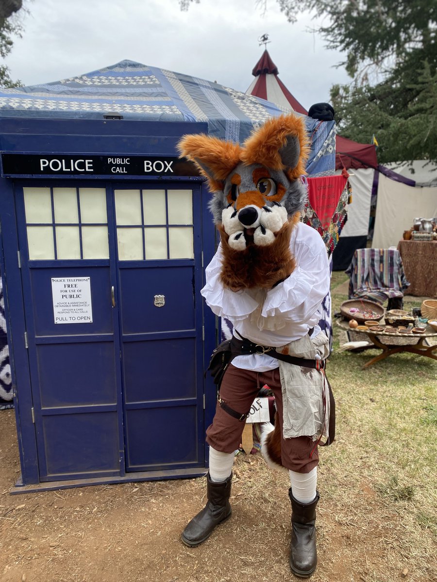 ArroyoCoyote's tweet photo. Oops, late post! Had tons of fun at a local renaissance faire and made tons of people smile :D 
I loved meeting so many friendly characters around! https://t.co/2iMTI4NcPq