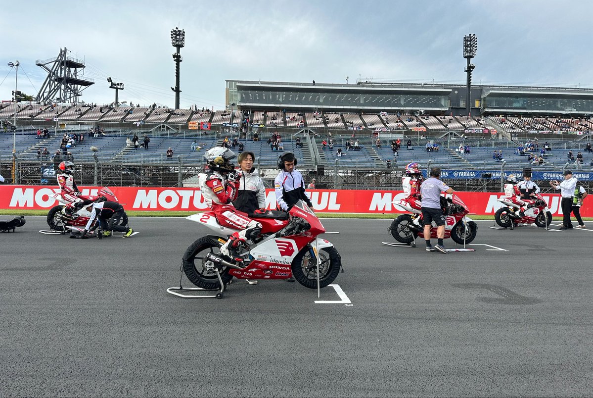 kenta51171's tweet photo. MotoGP Japan round🇯🇵
朝イチはMoto4グリッドから。 https://t.co/XroFAZJOhE