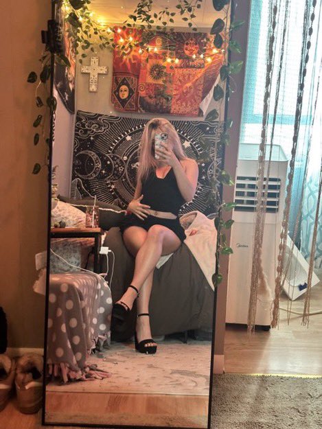 spendforkendlyn's tweet photo. Relapse hour is upon us 🥂

How could you ever resist such a young hot brat with a perfect ass  

I guess there’s no choice but to give in to your addiction and send  

#Findom #femdom #finsub #finslave #humanatm https://t.co/ScGP2VU5c2