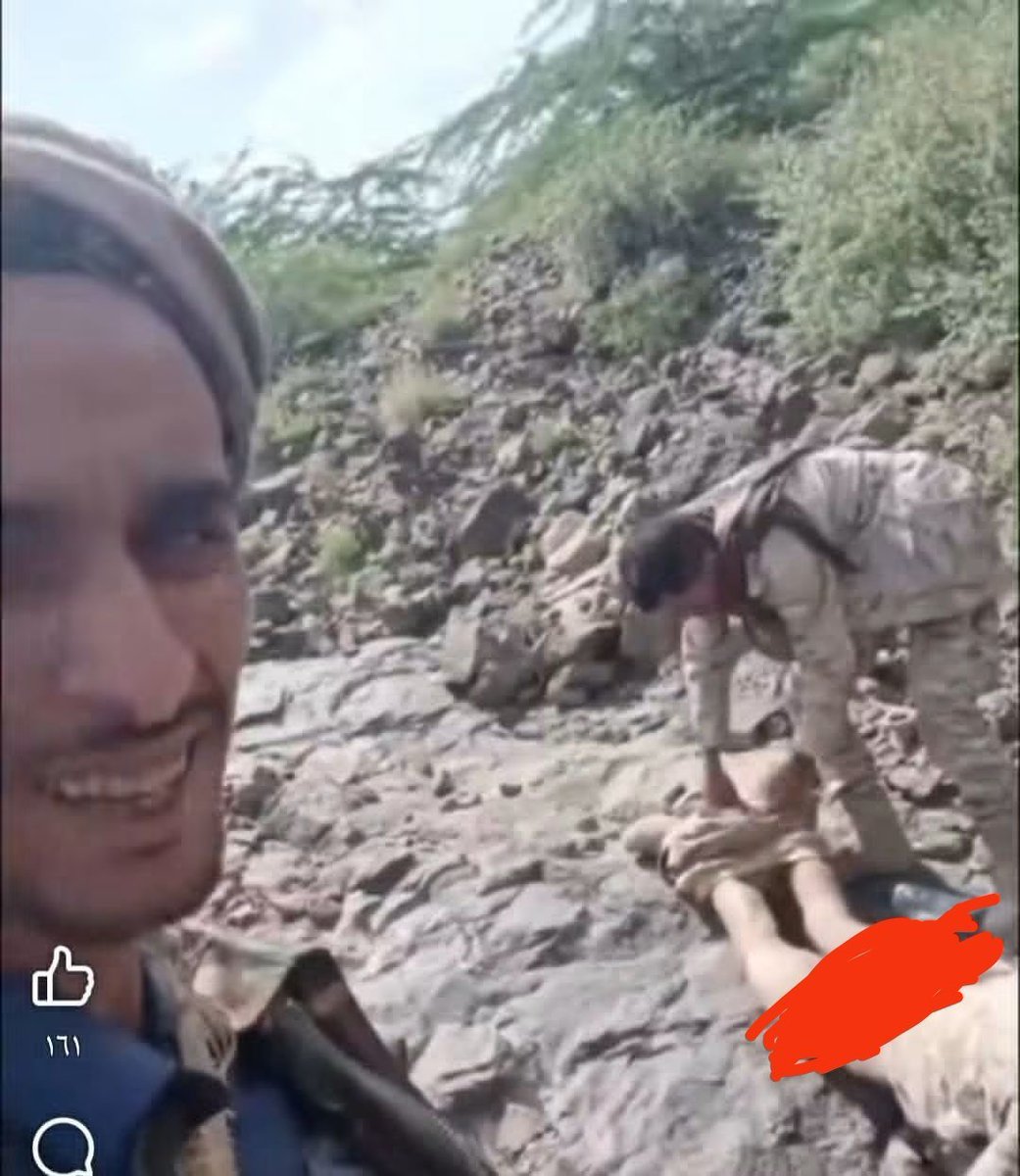 Ahmed_yemen_new's tweet photo. Saudi mercenaries strip a corpse of its clothes.

This isn't the first time. We've seen Sana'a's enemies drag corpses with cars , and cut them to pieces 

We've seen them crucify corpses and burn them.

These people are enemies of all Yemenis https://t.co/XXoZKVBVkg