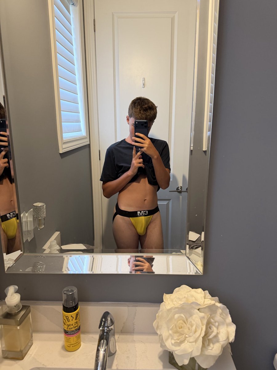LucaMooniqs's tweet photo. How do I look #twink #gay #submissive #cute https://t.co/oRaD5sYLaA