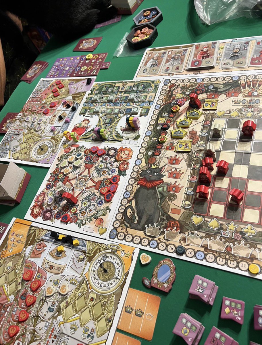 CaesarMeeple's tweet photo. First play of Queen Alice! It has a great table presence, and while the game is quite challenging, it’s absolutely beautiful. @ComboGamesES 
Queen Alice 初プレイ！テーブル映えが素晴らしく、ゲーム自体はかなり手強いですが、本当に美しい作品です。
#queenalice  #combogameses 👍🏻 https://t.co/ryrw6zBUOv
