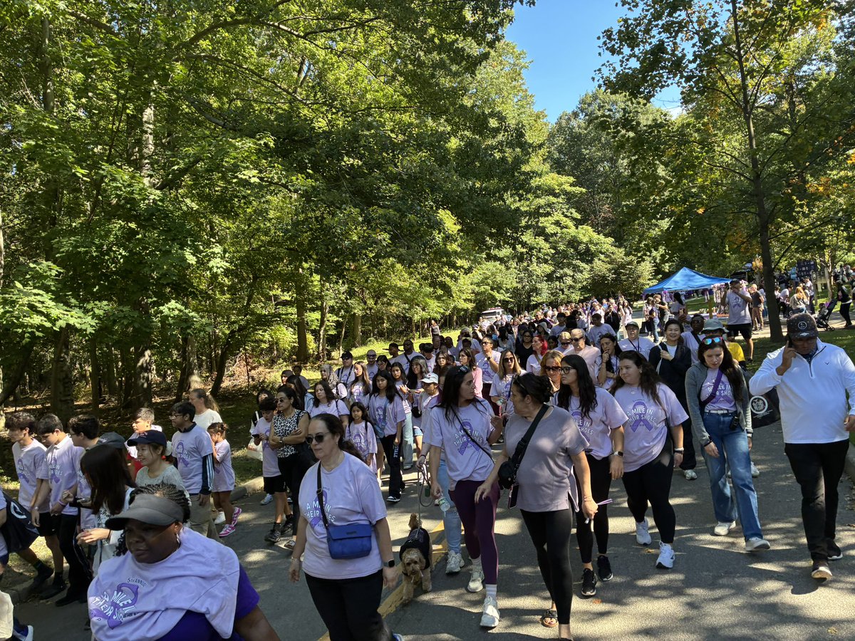NYPD121Pct's tweet photo. Today, we had the honor and privilege to attend and participate with our @StatenIslandDA, community &amp; domestic violence survivors inside Willowbrook Park. 

Every step matters, and coming together as a community to provide support for a cause is beneficial to all. https://t.co/a28e6naOoo
