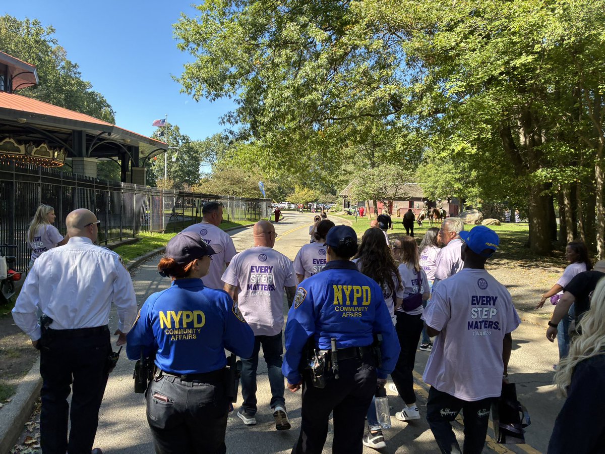 NYPD121Pct's tweet photo. Today, we had the honor and privilege to attend and participate with our @StatenIslandDA, community &amp; domestic violence survivors inside Willowbrook Park. 

Every step matters, and coming together as a community to provide support for a cause is beneficial to all. https://t.co/a28e6naOoo