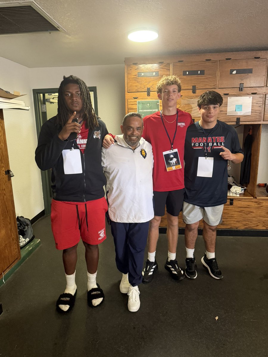 GSabillion's tweet photo. @WarnerUFootball 
@WarnerU 
@jacobidavis2028 @Brianbeckerleg1 
@CarterEurice @JacquezGreen 
@ManateeFB 
A great Game Day these young men are all a class act and definitely studs 💯🔨🔨🔨🔨🔨 https://t.co/u2zQQfPsNd