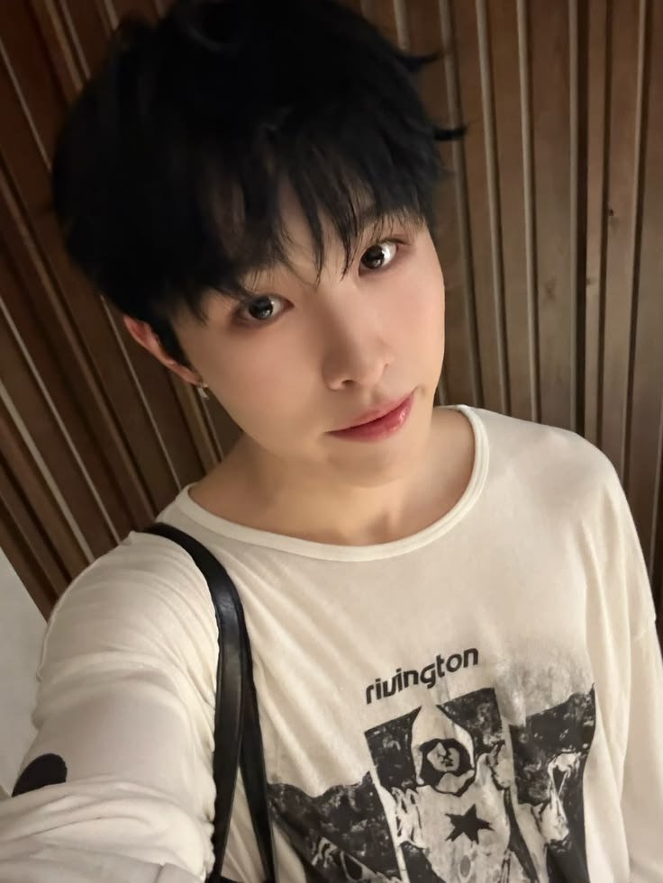 stryunj's tweet photo. #momoz au | implicância

existe um sentimento mútuo entre hyui e tomoya desde o ensino médio. nenhum dos dois tem coragem de confessar, e por isso disfarçam tudo com implicância. https://t.co/R1NGIPmTJH