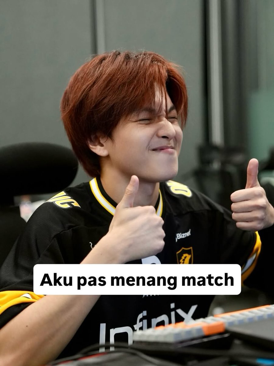 AriaM94456's tweet photo. Belakangan ini aku terus tersenyum karena 3 alasan :) https://t.co/hUHUXMIsna