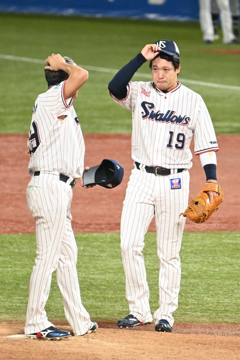 moeko2896's tweet photo. カツオさんがどれだけ哲人を可愛がってきたかが凄くよく分かったよ
引退試合で泣いてくれるなんて、一番嬉しいお返しじゃないかな https://t.co/CDuEdBDHve