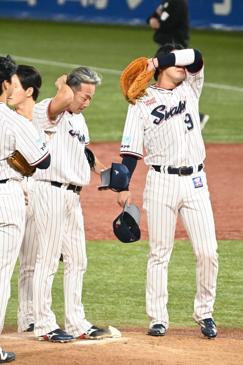 moeko2896's tweet photo. カツオさんがどれだけ哲人を可愛がってきたかが凄くよく分かったよ
引退試合で泣いてくれるなんて、一番嬉しいお返しじゃないかな https://t.co/CDuEdBDHve