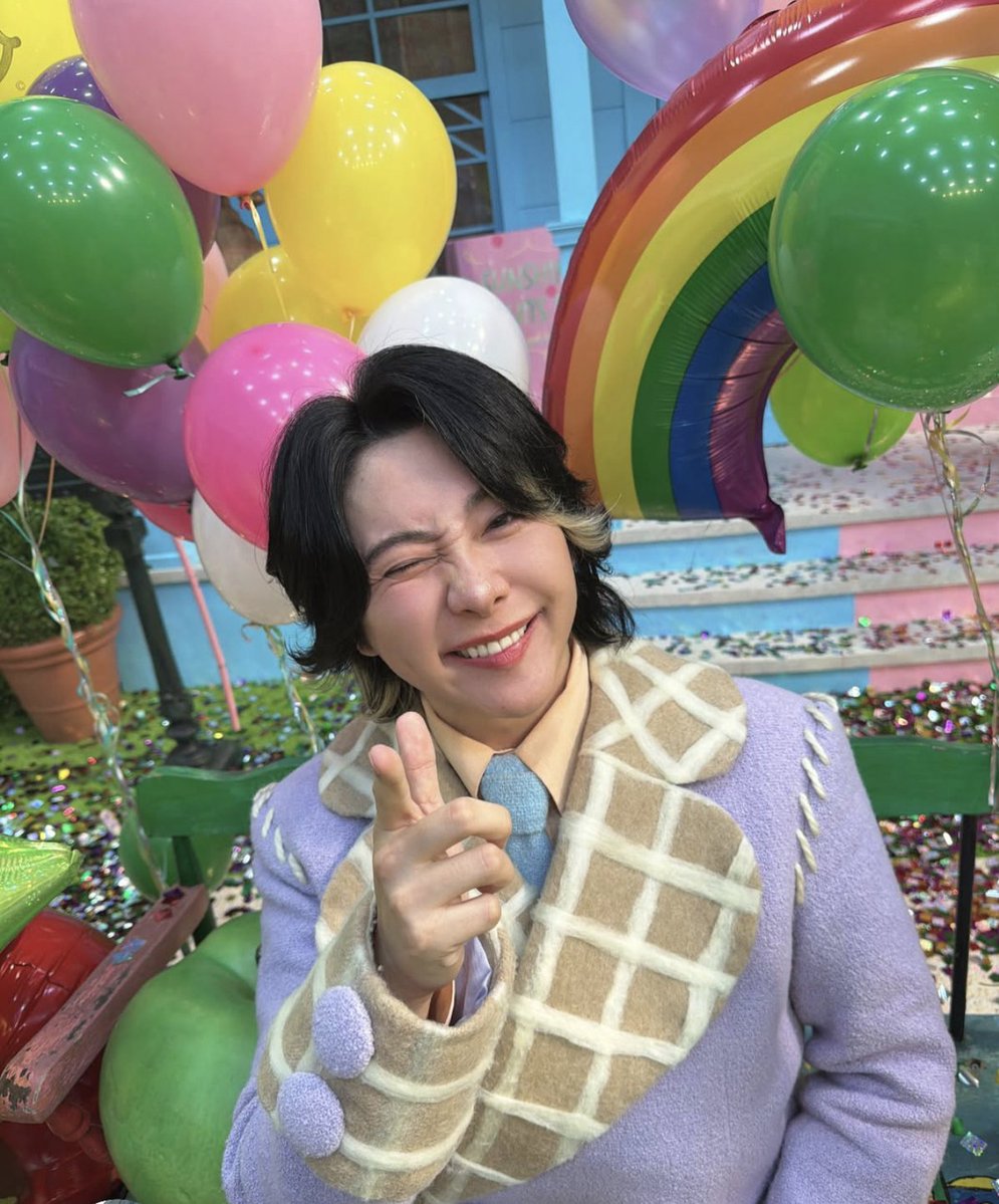 happysatellit26's tweet photo. もっくん🥰💞🌈✨服👕🌈もオシャレで可愛い❣😉😃☺️💞🦄🪽🌈✨✨✨
メルヘン🦄🪽🌈の世界で可愛い好き❣❣😀😉😃👍🌈💞💚💛🩷✨✨✨✨
もっくんの笑顔も大好き❣❣😉💞🦄🌈
#MrsGREENAPPLE
#大森元貴
#もっくん https://t.co/HrAPSahKJH