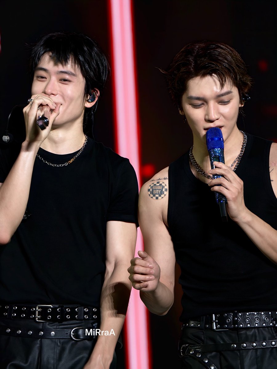 dewcintaku's tweet photo. 🖤✨

#JAEHYUN #재현 #TAEYONG
#NCT127_5TH_NEOCITY_THE_REDLINE 
#THE_REDLINEinJakarta https://t.co/4tgOvvTzfJ
