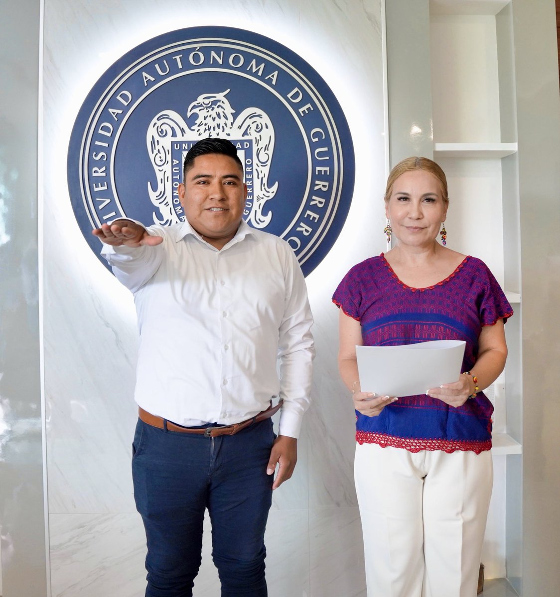 UAGro_MX's tweet photo. 🤝🏫 Seguir fortaleciendo la regionalización de la educación es una prioridad para la Administración central que encabeza nuestra Rectora, Dra. Leticia Jiménez Zamora, en el marco de sus atribuciones ha designado al M.C. Gerardo Bravo Pascual como Coordinador de la Región Montaña https://t.co/ohDrFy7UO4