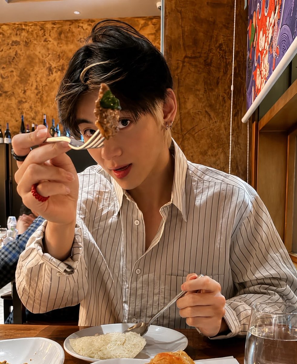 whimsygguk's tweet photo. happy national boyfriend day https://t.co/JnoYb1s1gr