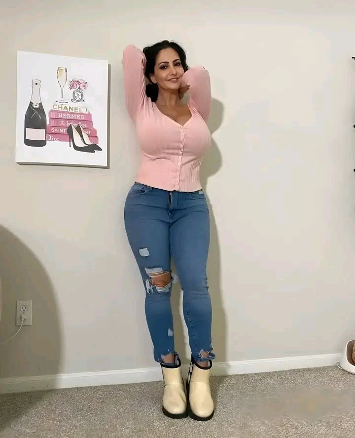 offiavaaddams's tweet photo. If you love the outfit send me a kiss💋😘 https://t.co/TesfxFSGwN