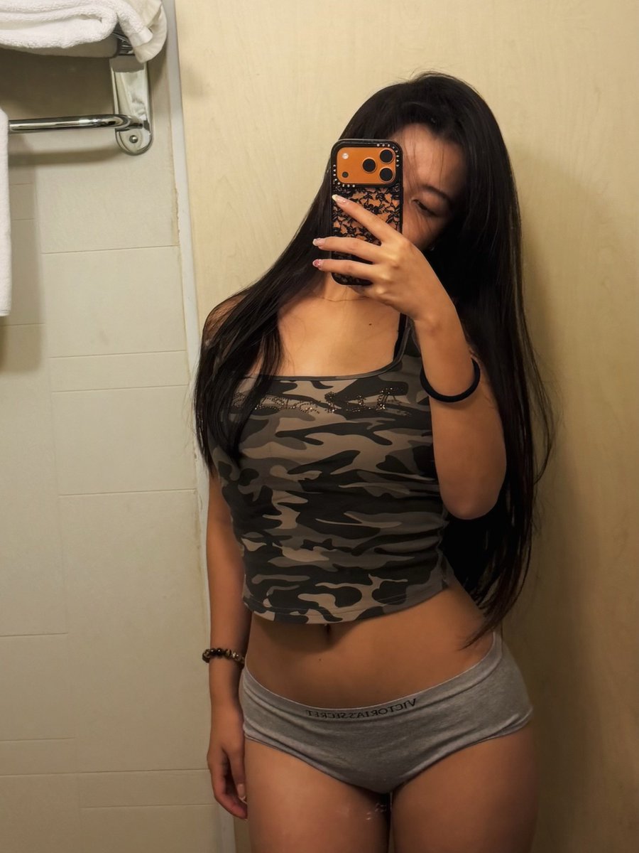 CR6MC's tweet photo. A hot girl👅 #xmm #sgxmm #Bikini https://t.co/VzoHPz1tMt