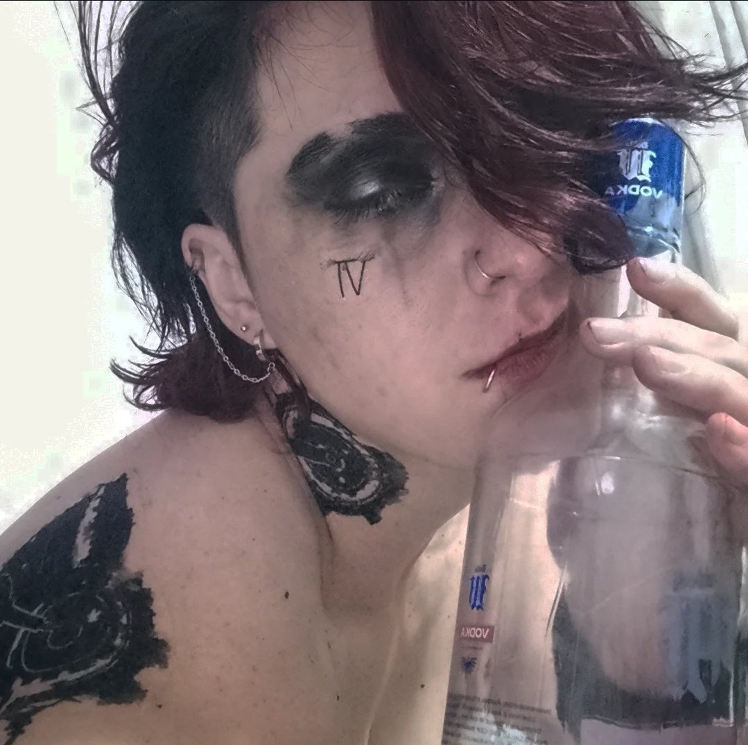 machudinhaburra's tweet photo. Missing her (the vodka) https://t.co/oIGx4D842r