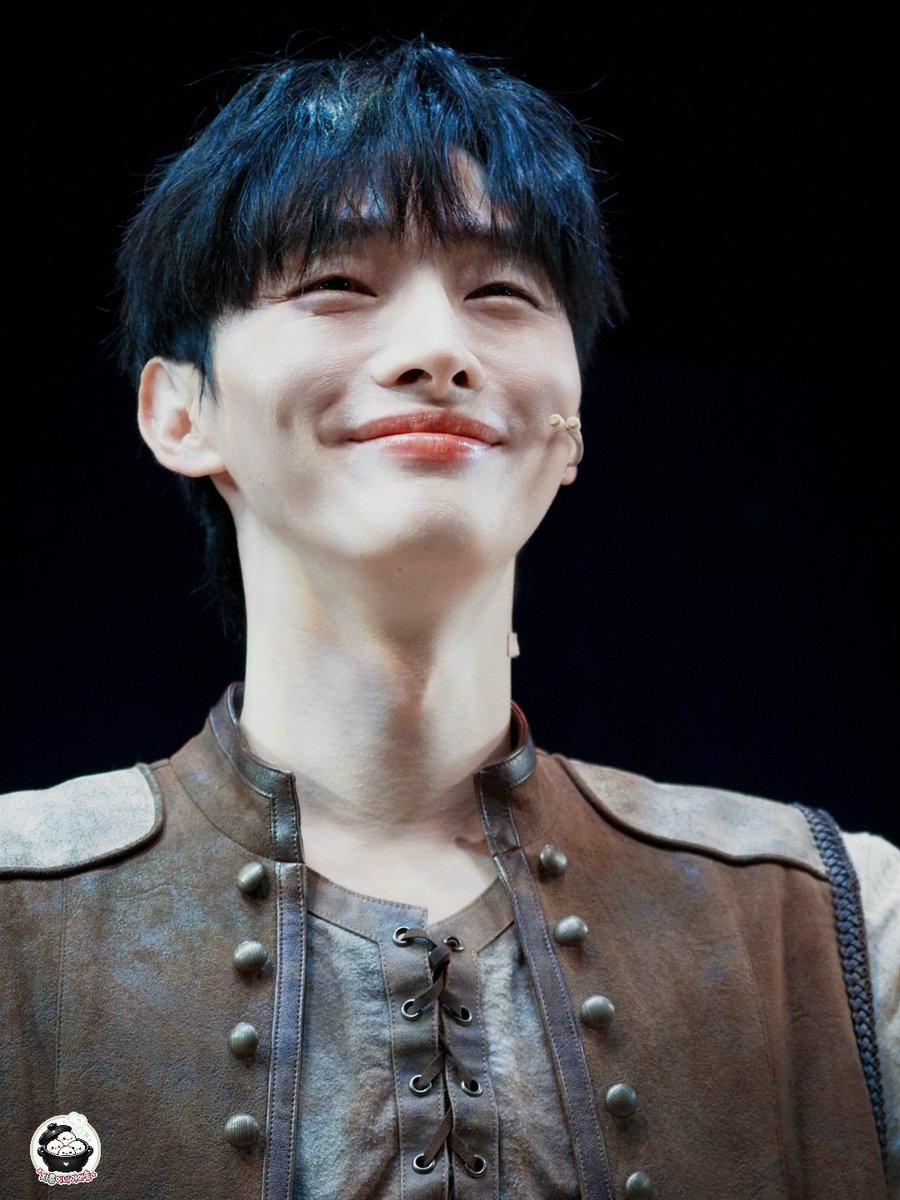 sasa91191's tweet photo. 26.10.03  뮤지컬 소년의 초상 커튼콜 

#윤지성 #YoonJisung https://t.co/8FV57Cq6sX