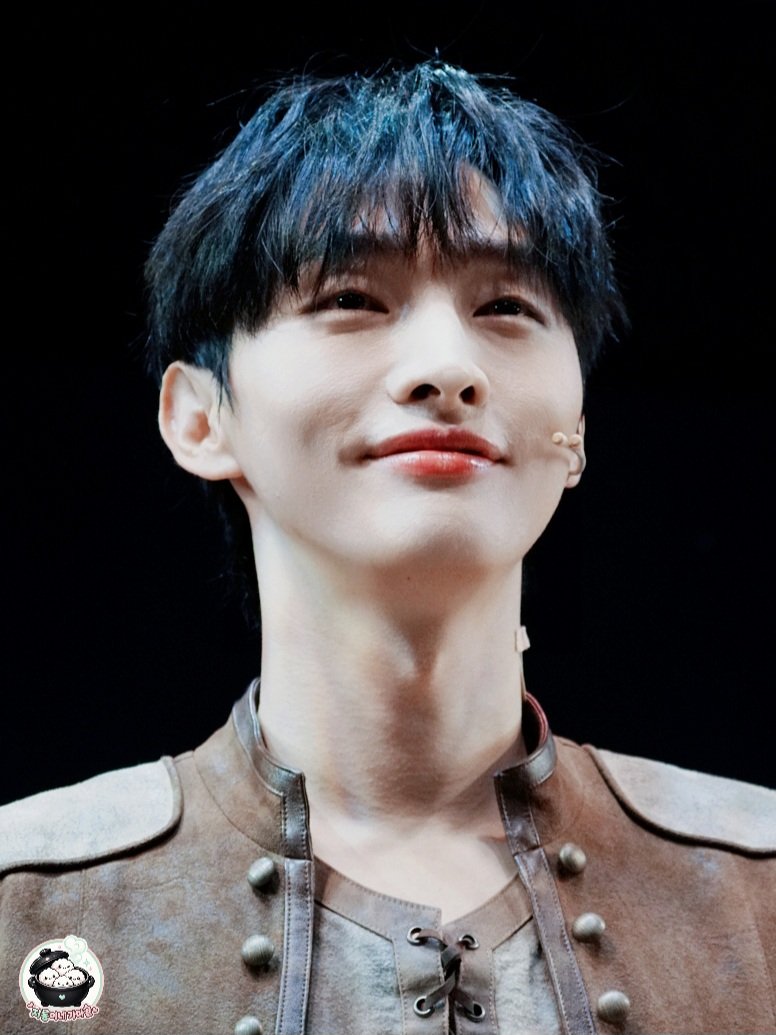 sasa91191's tweet photo. 26.10.03  뮤지컬 소년의 초상 커튼콜 

#윤지성 #YoonJisung https://t.co/8FV57Cq6sX