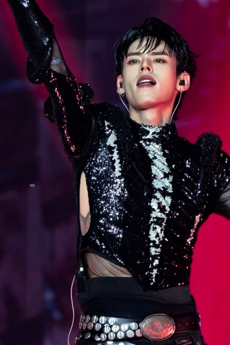 nayshots's tweet photo. 261003  

หล่อมว๊ากกก ✨

PERSES UNCENSORED CONCERT
 
#PERSES_UNCENSOREDConcert
#PERSES_TH #NAY_PERSES https://t.co/XC6f2WEEuy
