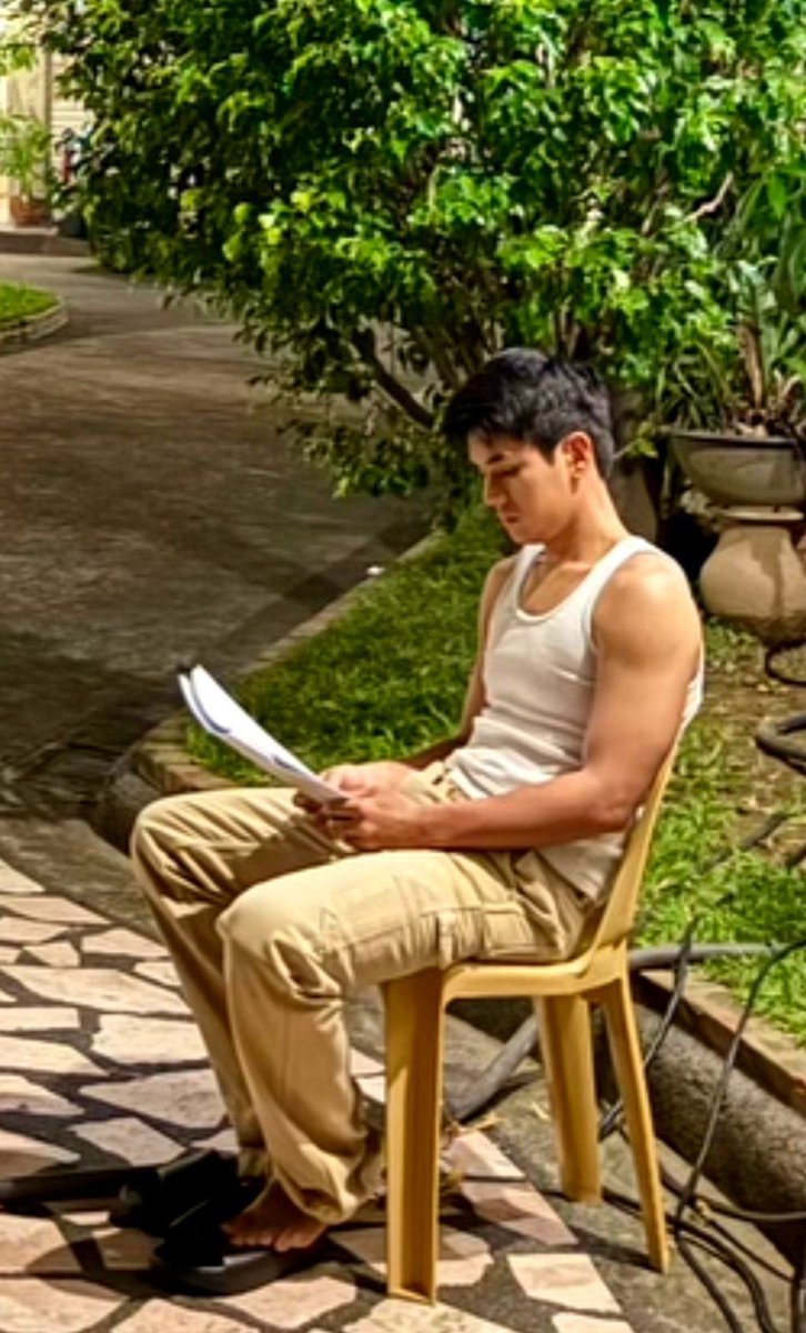 haveakkitkat's tweet photo. Biceps feast coming up #BatDiNaLangTayo #BDNLT https://t.co/MK9hXIS8PW