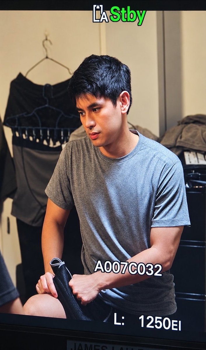 haveakkitkat's tweet photo. Biceps feast coming up #BatDiNaLangTayo #BDNLT https://t.co/MK9hXIS8PW