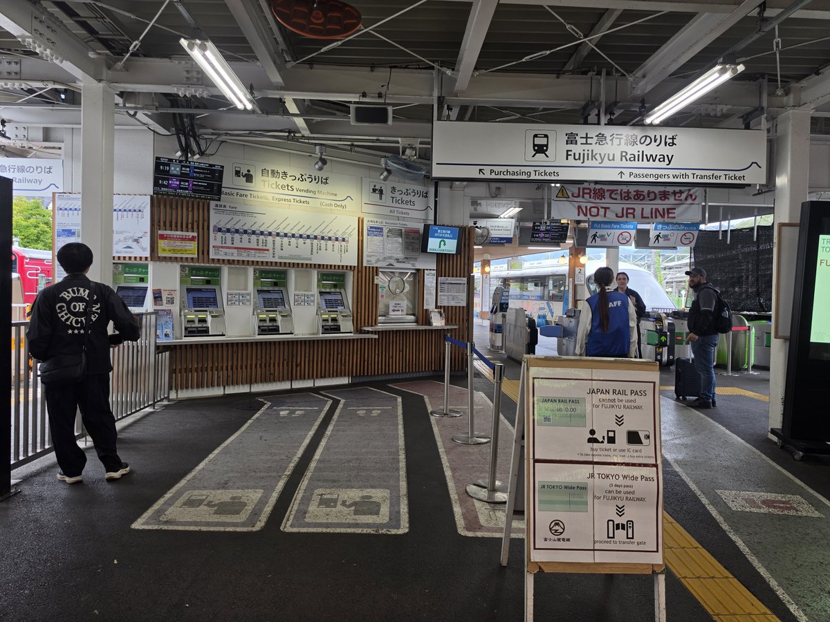 shoinoue's tweet photo. ???「富士急行線? いつまで親会社の名前を使っているんだ!!!!! 自分の社名で勝負しろ!!!!!」 https://t.co/IiltS6dGj0