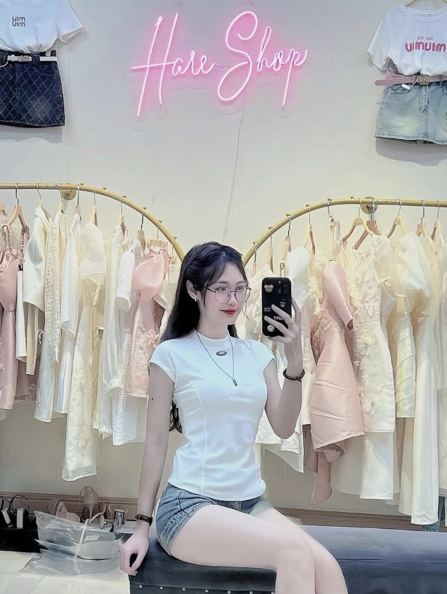 Luna14032016's tweet photo. Chủ nhật các nàng dùng thời gian để làm gì? Mình trước nhé đi shopping 🥰🥰 https://t.co/Lgjv0NgmW7