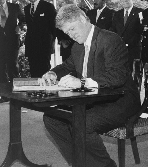 Shilohmarx's tweet photo. Bill Clinton signed the National Voter Registration Act into law.

Prohibiting the federal voter registration application from requiring proof of citizenship. 

The SAVE America Act amends the National Voter Registration Act. https://t.co/z4DWwh1LXg