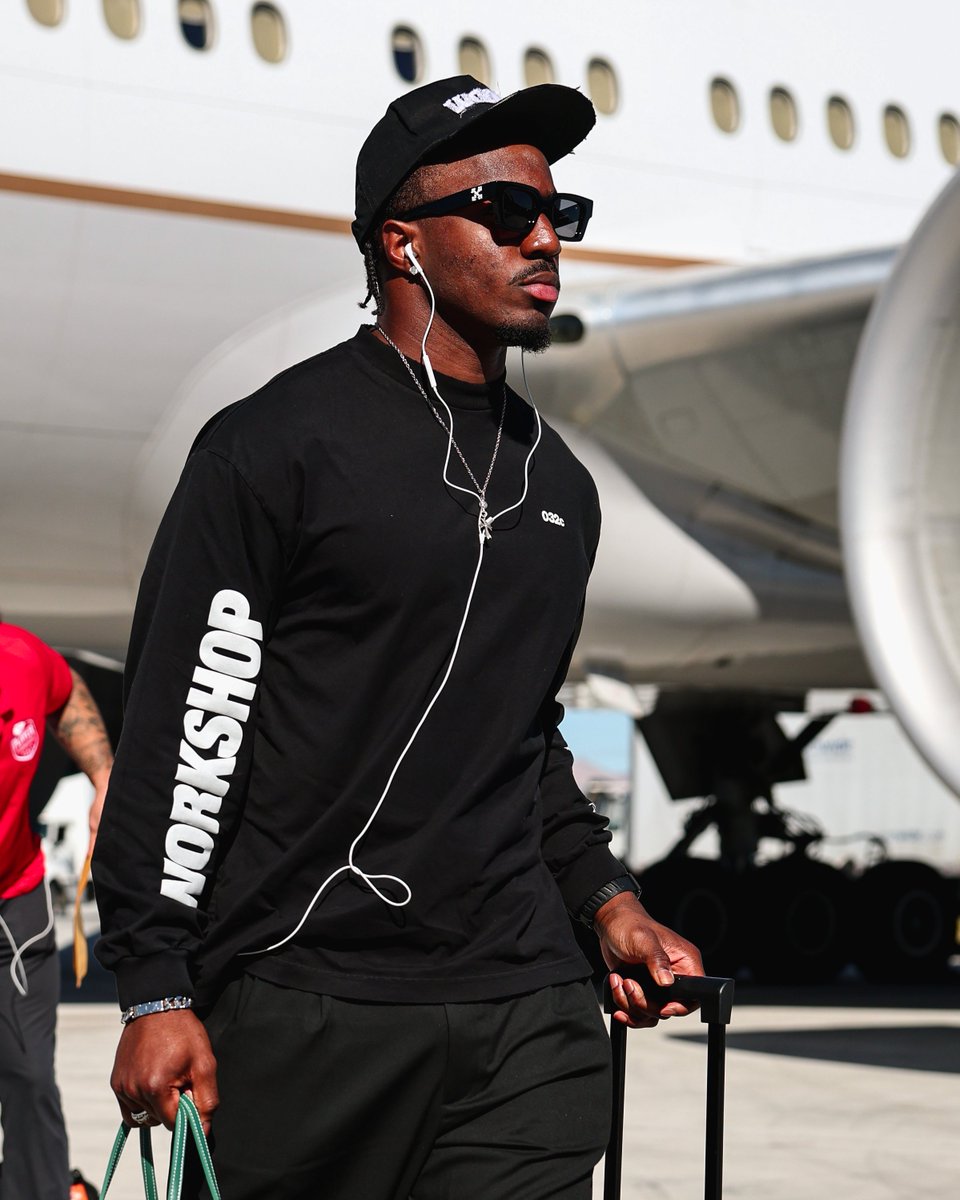 Chiefs's tweet photo. Welcome to Fabulous Las Vegas! @united https://t.co/kp6IFwC5Jw