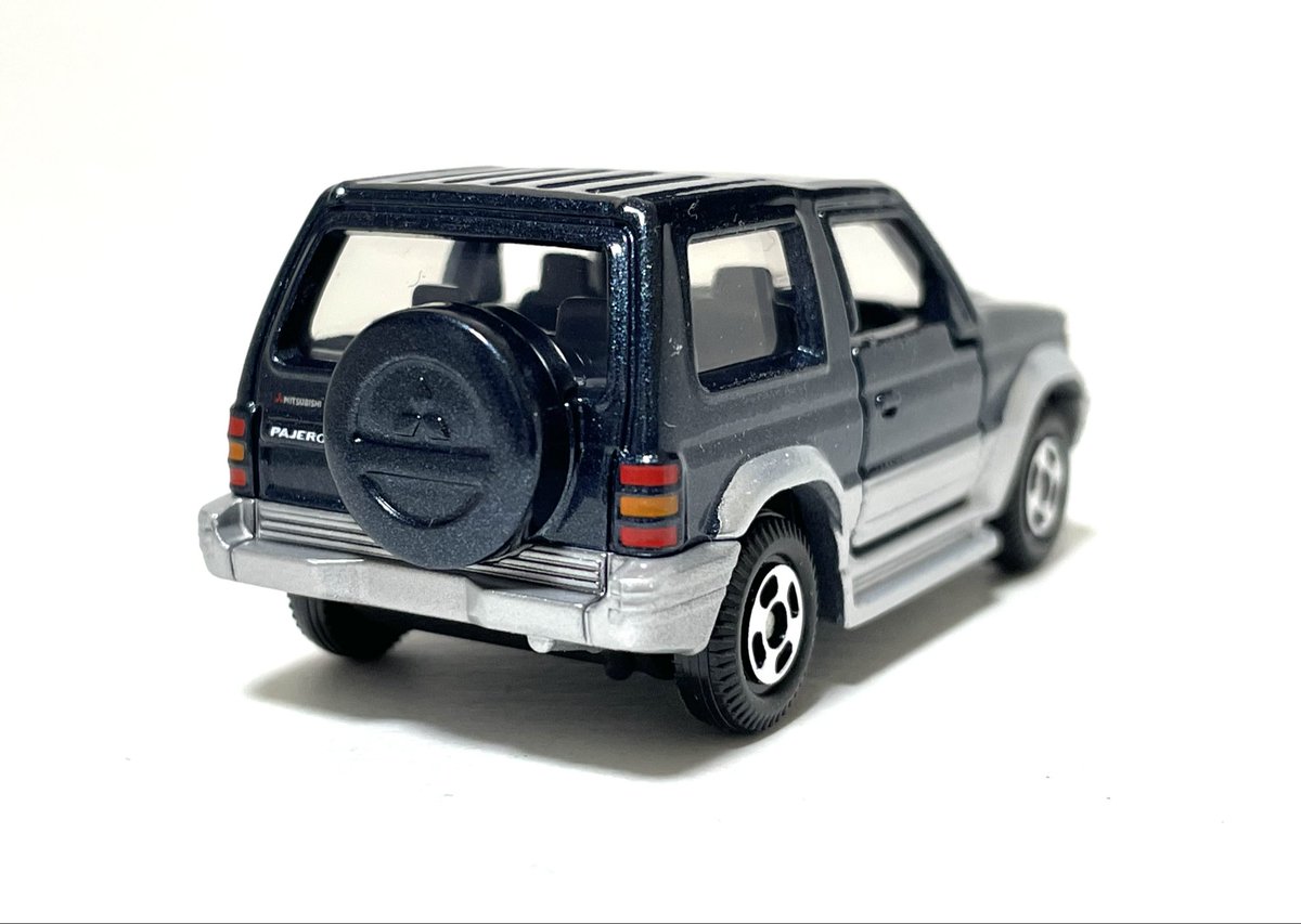Rice_Blue2000's tweet photo. トミカ REBORNシリーズの
三菱 パジェロ メタルトップ

塗装も綺麗でヘッドライトはクリアパーツ、ドア開閉します。

#ミニカー 
#トミカ https://t.co/sCZc7isjJh