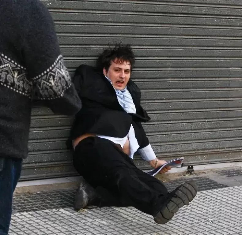 satanastodo666's tweet photo. @FranFijap De que le sirve esto a los argentinos?
  Tarado 😡 la gente no tiene plata 
Pierde trabajo , cierran fábricas, venden tierras y vos pensando en Ferraris sorete 💩ojo que podes volver https://t.co/dvssctrthF