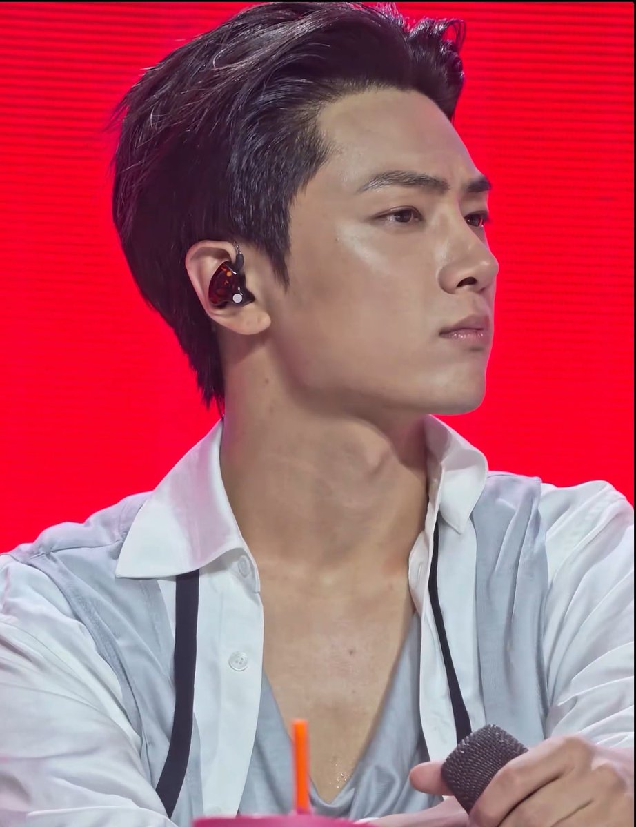 Jaycatonly's tweet photo. BIG FAN OF THAT SIDE PROFILE https://t.co/UmGthh6Bk8