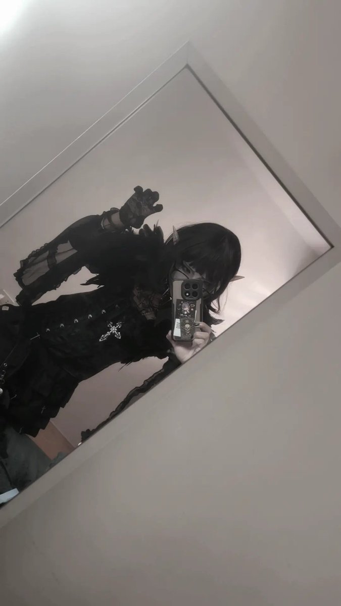 mikuneki's tweet photo. Herrooo goobaahhs!! see you in Cosmania!! (PH) (hope i dont melt in this weather) https://t.co/3xNk789PZp