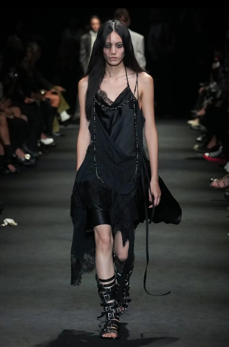 madamelocale's tweet photo. ann demeulemeester ss2027 ˙ . 𓏲ּ𝄢. 𖦹˙ https://t.co/smXGQYJsMO