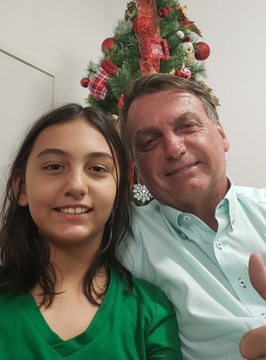 bralternativo_'s tweet photo. 🇧🇷💞 Laura Bolsonaro, filha de Jair Bolsonaro, faz desenho em homenagem ao meio-irmão Flávio, candidato à Presidência. https://t.co/clnqrRD7vS