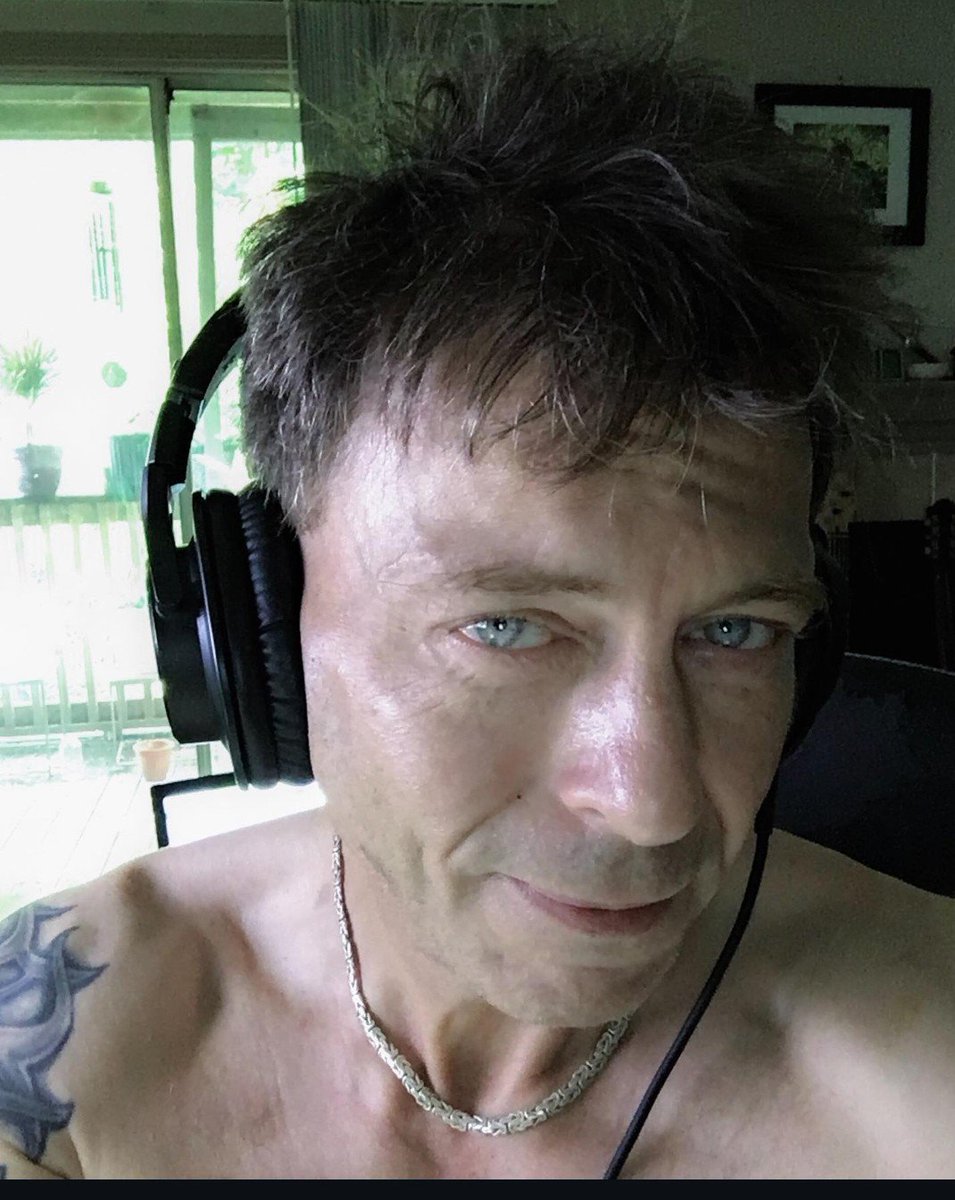 32e32e115123's tweet photo. @GD44vh Givem ur best warface https://t.co/073SMfU5Dt