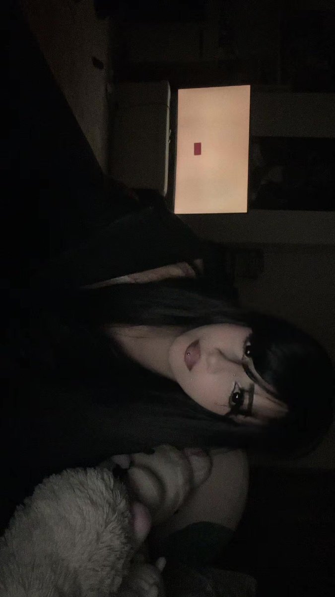 Intrntkiitty's tweet photo. Who wants a alt mommy https://t.co/xIBT8py60G