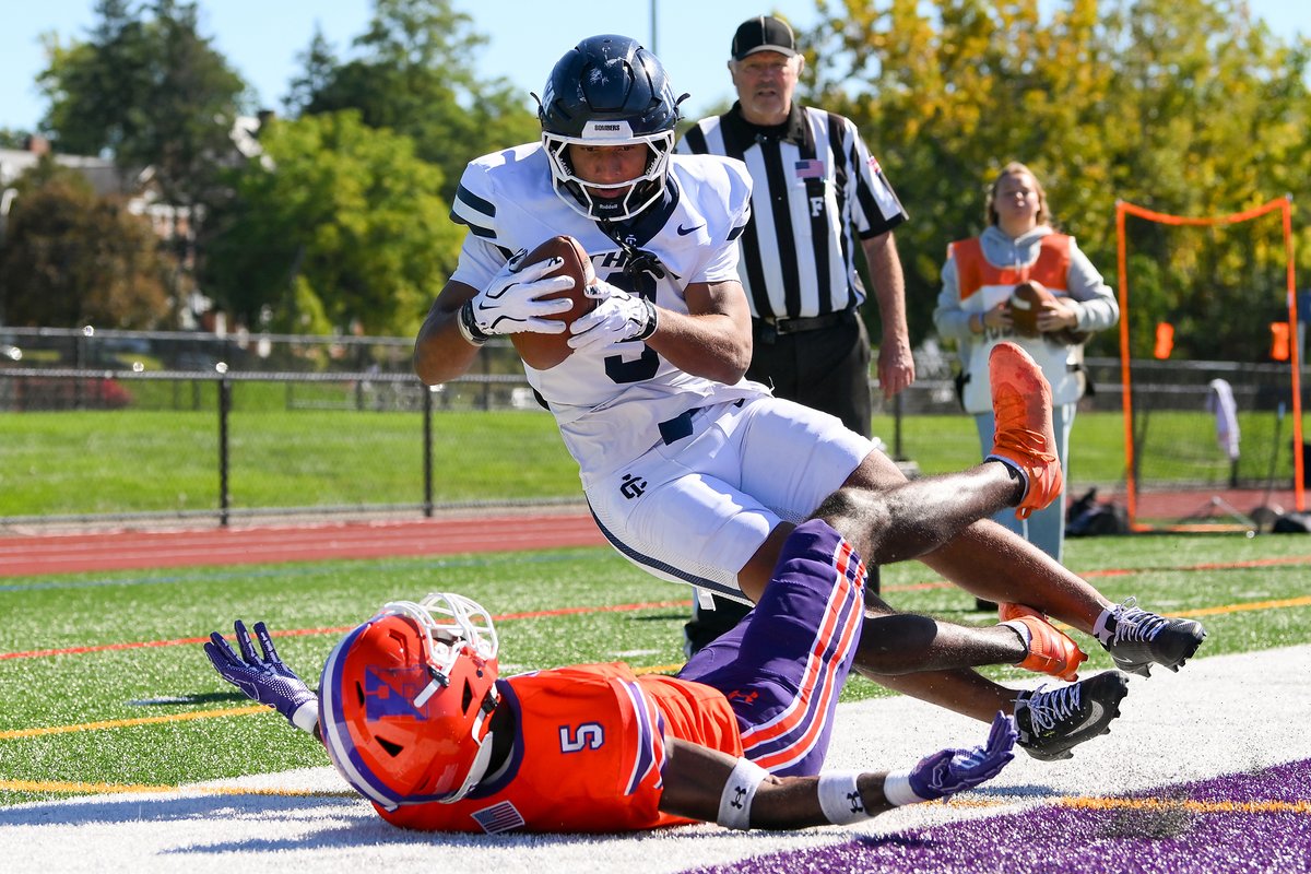 Firstteamphoto's tweet photo. GREAT road W for @IthacaBomberFB today against a very talented @HobartFootball team

📷: Me for @BomberSports 

#OneBeat I #GoBombers https://t.co/rFjOGyoVi9