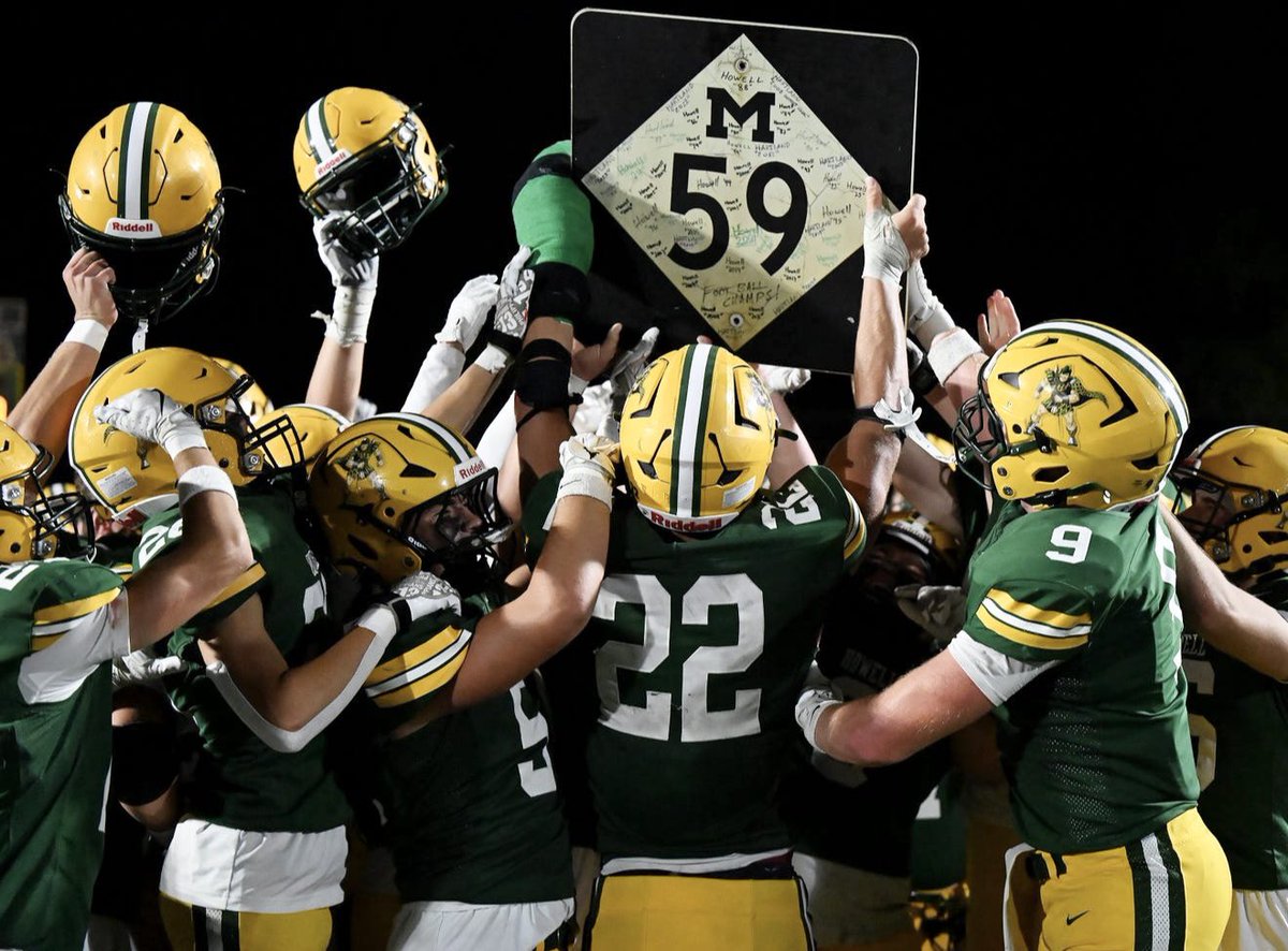 FootballHowell's tweet photo. Trophy winning season is here! 😎
#HHF 💚💛
#BattleOfM59 🏆 
~📸 by Robin Buckson @detroitnews https://t.co/wpI9i61kfF