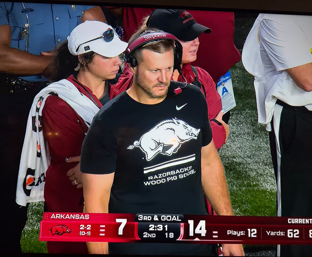 BunkiePerkins's tweet photo. Why is Ryan Silverfield wearing the  free t-shirt you get for signing up for a University of Arkansas Mastercard? https://t.co/rMmModJ1ct