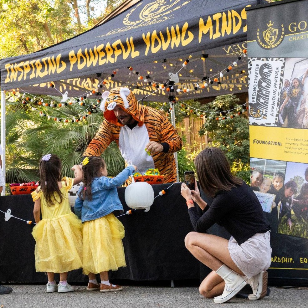 FresnoZoo's tweet photo. Looking for some family fun this Halloween season? Join us for ZooBoo! Dress up in your best costume, trick-or-treat across the Zoo &amp; more! Get tickets at https://t.co/unJY12kWl1

Thank you to our sponsors @Swinerton, United Local Credit Union, and Collins Electrical Company Inc. https://t.co/aqoXDgFOPK