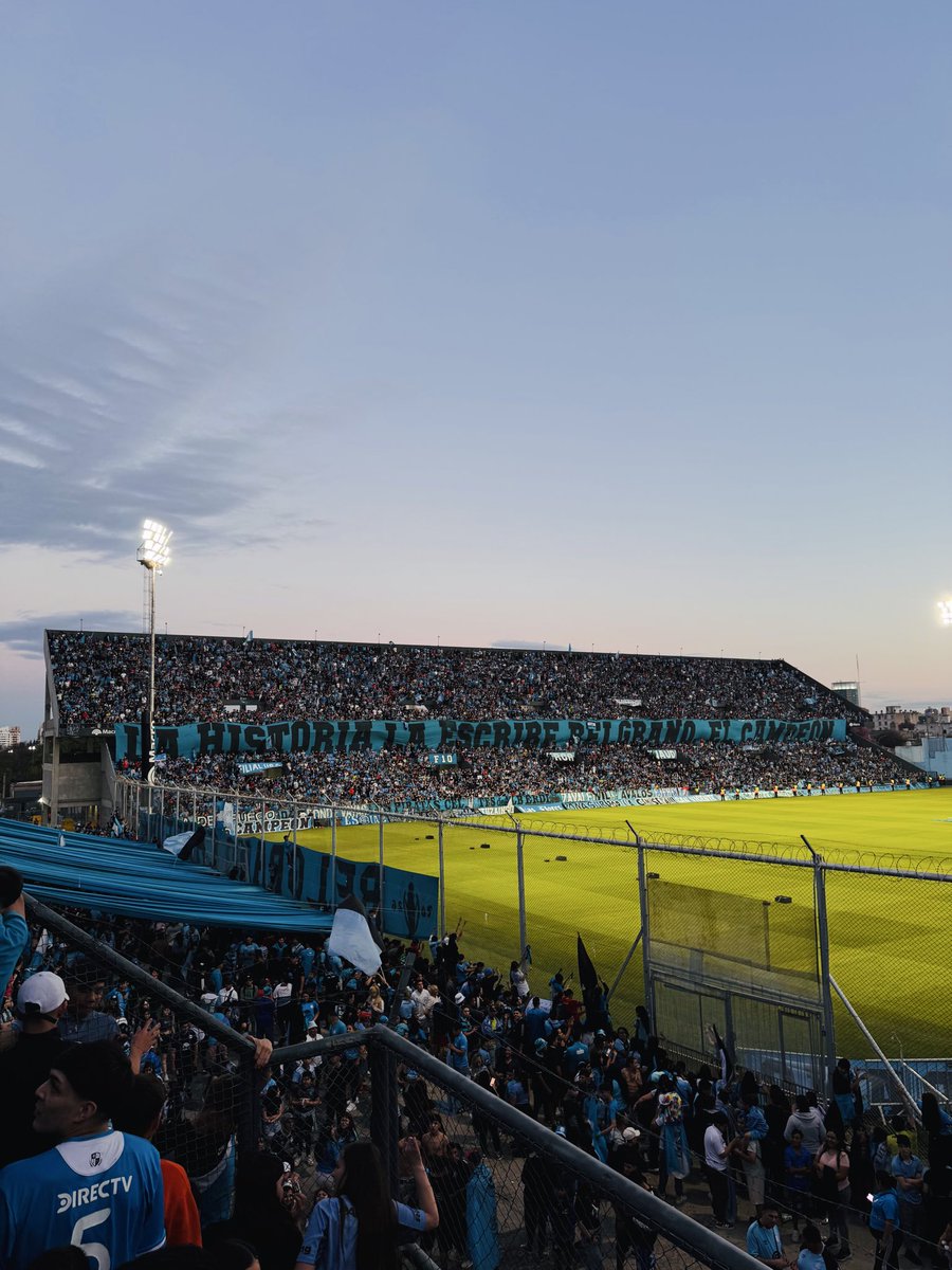 FafaZanoni's tweet photo. La diferencia abismal de toda la vida.
CAB ES CBA ⭐️🏴‍☠️ https://t.co/hGtcjCiBx4