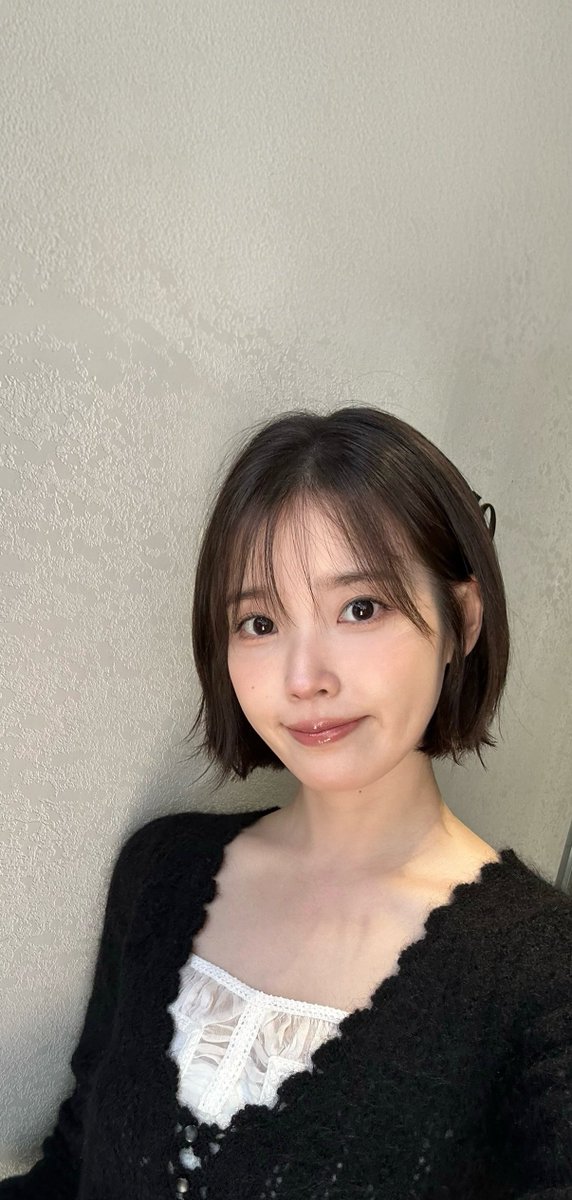 wyjc516's tweet photo. 아이유시 
IU Instagram 
mobile wallpaper 
#아이유 #IU
#유애나화력은_스밍으로부터
#애나야_스밍하자
#이별로부터 #UnknownPlanet
#Dear_my_crazy_soulmate https://t.co/AArVjQPMxr
