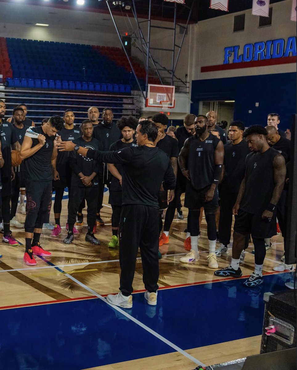 WadexFlash's tweet photo. MIAMI HEAT IN THEIR FIRST EVER HALF WITH GIANNIS:

- 76 PTS
- 54 FG%
- 11/23 3PM (48%)
- 21/24 FTM (!!!)
- 31 REB
- 19 AST
- 21 POINT LEAD

WE CAN DO EVERYTHING https://t.co/6FQI3bJDvU