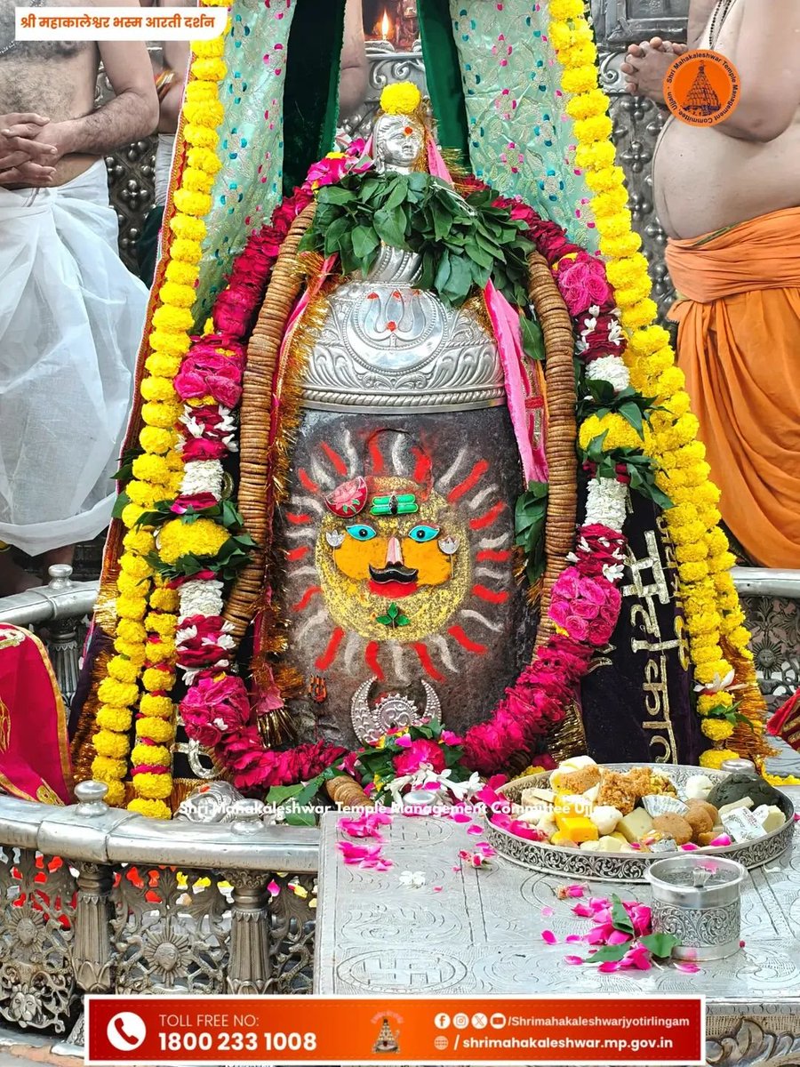 Chandra73958538's tweet photo. ॐ श्री महाकालेश्वराय नमः
 दिनांक 04 अक्टूबर 2026 को ज्योतिर्लिंग भगवान श्री महाकालेश्वर जी का प्रातः कालीन भस्म आरती श्रृंगार दर्शन🙏🙏 https://t.co/LHxdv6ipnP
